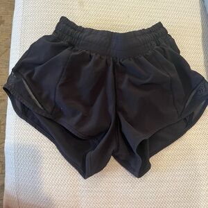 Lululemon hotty hot, low rise, 2.5 in, size 0, black, great condition